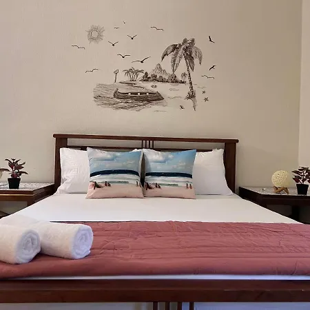 Ee'S Sunset House - Homestay 3 Min Walk To Beach Batu Ferringhi Exterior photo